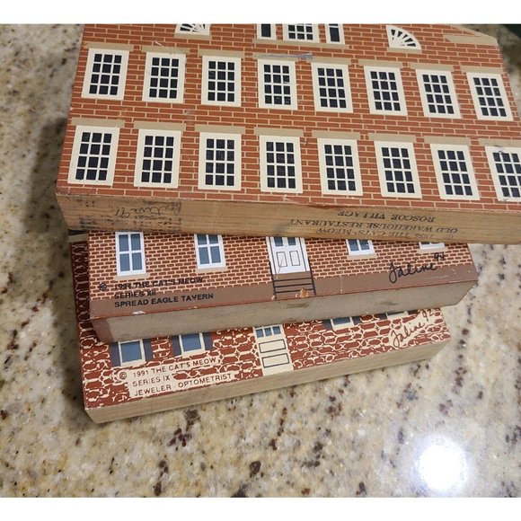 VINTAGE THE CAT'S MEOW LOT OF 9 WOODEN VILLAGE BUILDINGS FALINE SIGNED - Picture 8 of 12